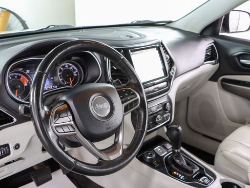 Used 2019 Jeep Cherokee Limited image 23