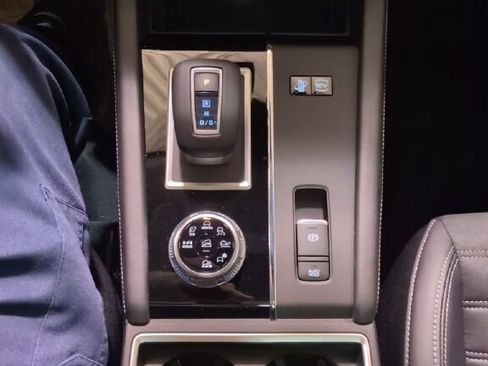 New 2025 Mitsubishi Outlander SE image 19