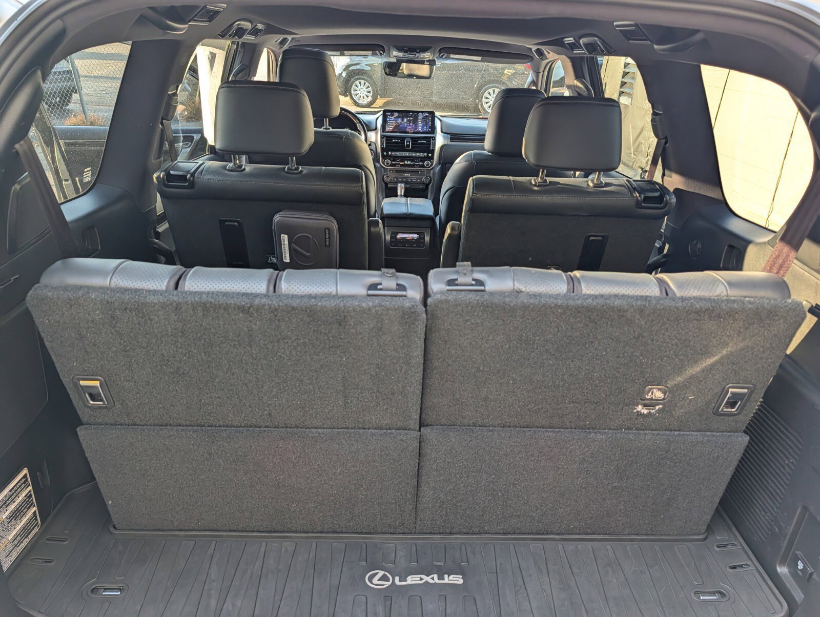Used 2022 Lexus GX 460 Luxury w/ Sport Design Package AWD/4WD image 25