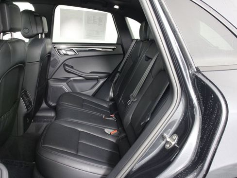 Certified 2025 Porsche Macan image 33