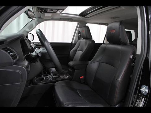 Used 2019 Toyota 4Runner TRD Off-Road Premium AWD/4WD image 5