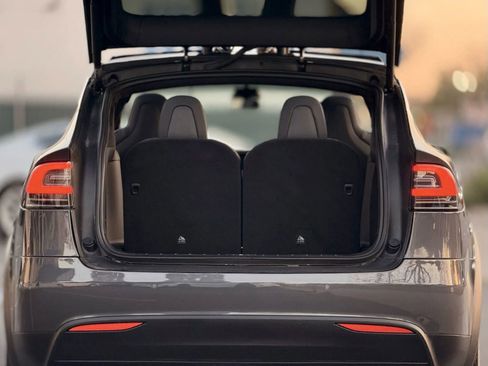 Used 2018 Tesla Model X 100D image 10