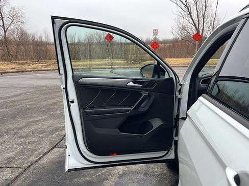 Used 2023 Volkswagen Tiguan SE R-Line image 10