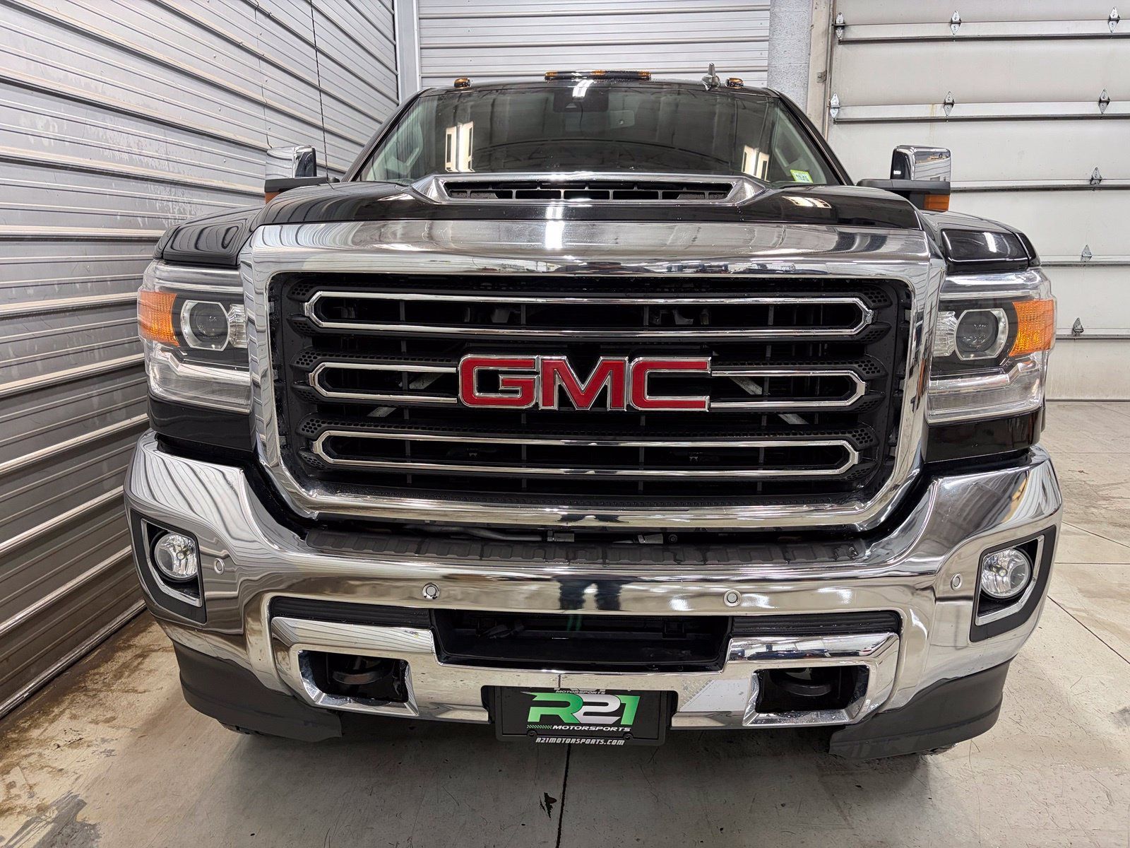 Used 2019 GMC Sierra 2500 SLT w/ Duramax Plus Package AWD/4WD image 2