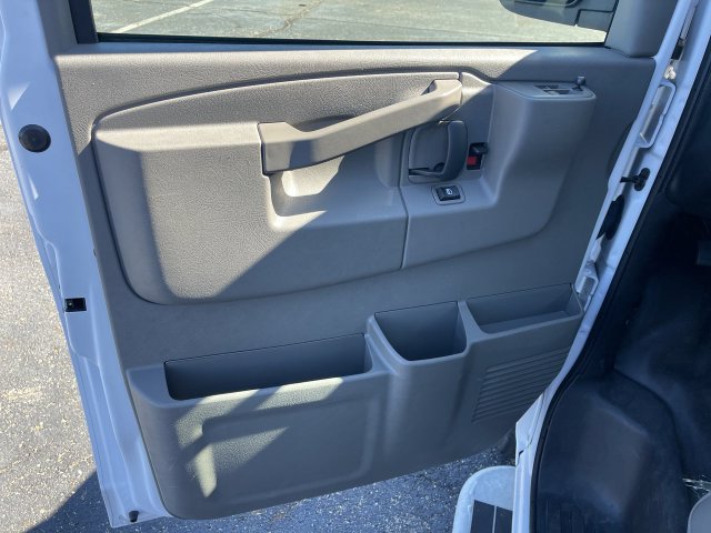 Used 2025 Chevrolet Express 2500 w/ Driver Convenience Package RWD image 5