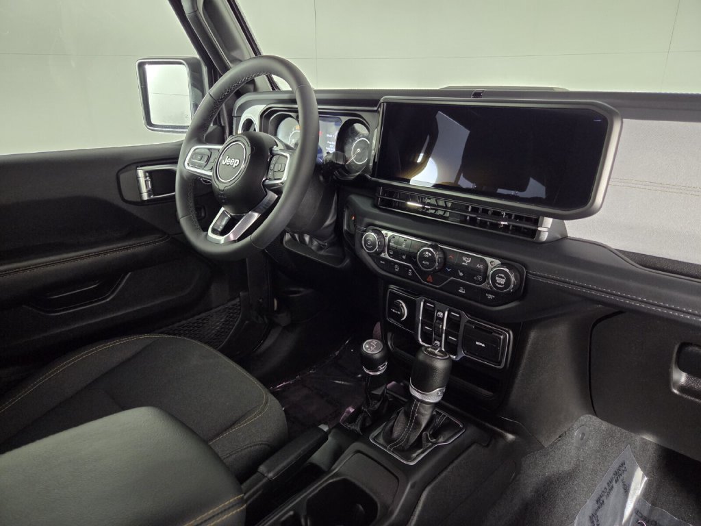 Used 2026 Jeep Wrangler Unlimited Sahara AWD/4WD image 31