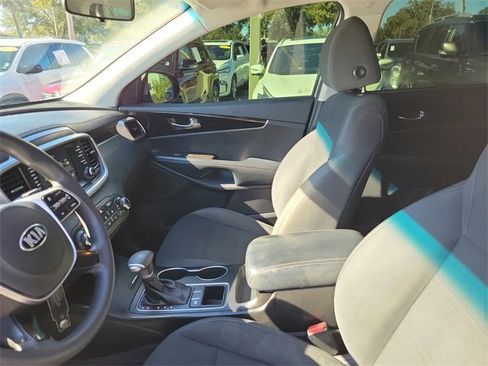 Used 2020 Kia Sorento LX image 12