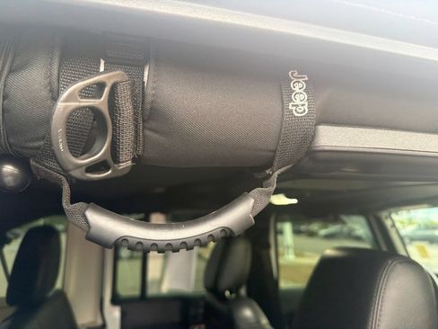 Used 2017 Jeep Wrangler Unlimited Sahara AWD/4WD image 24