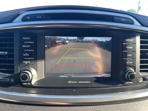 Used 2017 Kia Sorento EX image 26