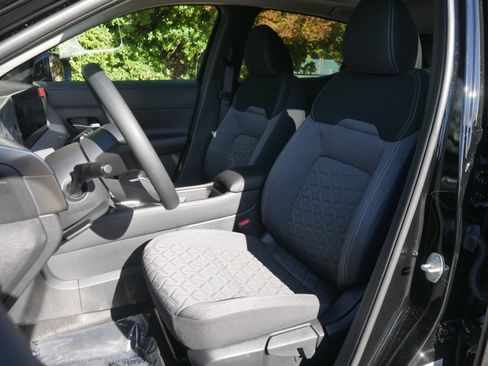 New 2026 Nissan Kicks SV w/ SV Premium Package image 27