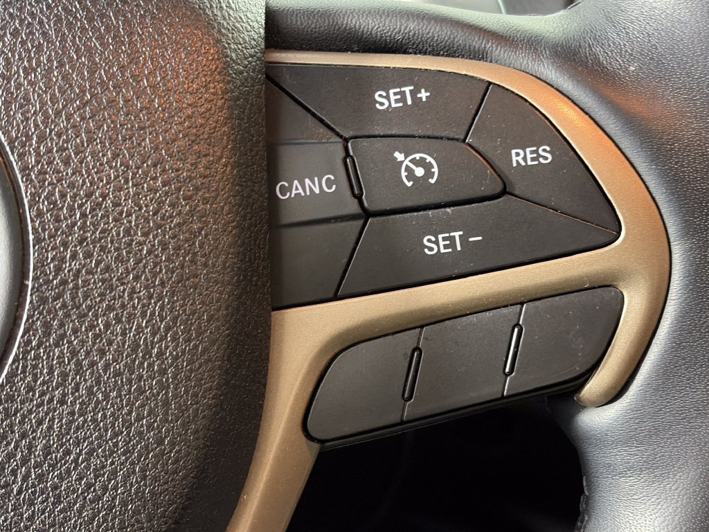 Used 2015 Jeep Grand Cherokee Altitude AWD/4WD image 18