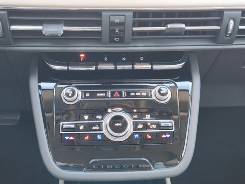 Used 2021 Lincoln Corsair AWD w/ Premium Package image 22