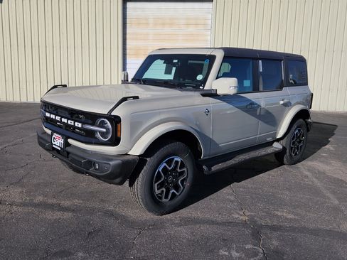 New 2025 Ford Bronco Outer Banks image 2