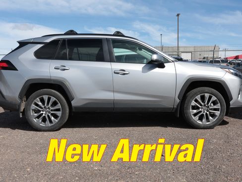 Used 2022 Toyota RAV4 XLE Premium image 1