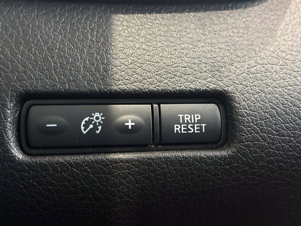 Used 2020 Nissan Rogue SV w/ Premium Package AWD/4WD image 29