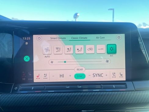 Used 2024 Volkswagen Golf R image 21