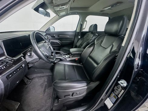 Used 2025 Kia Telluride S image 13