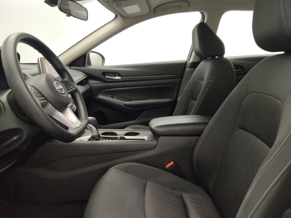 Used 2025 Nissan Altima 2.5 SV FWD image 17
