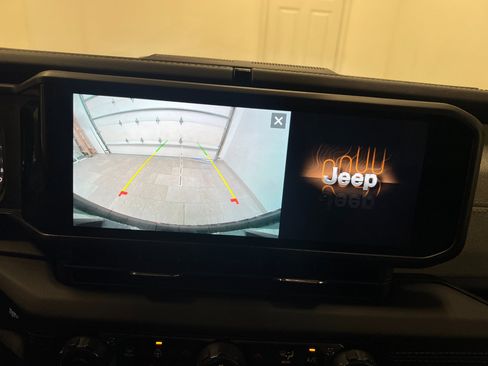 Used 2025 Jeep Wrangler Unlimited Sahara image 46