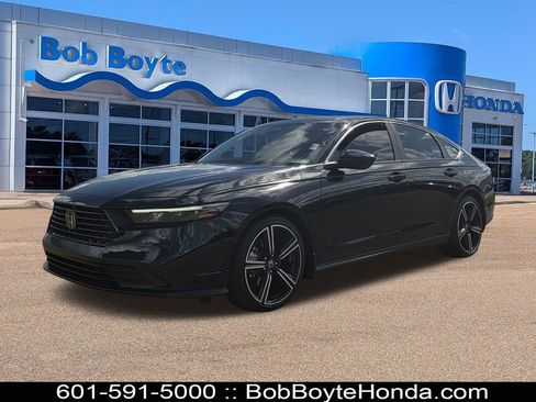 Used 2025 Honda Accord Sport image 1