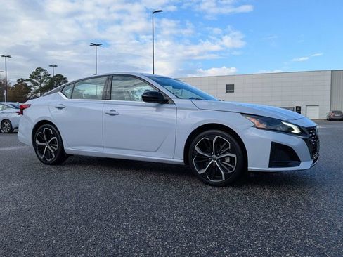 Used 2023 Nissan Altima 2.5 SR image 2