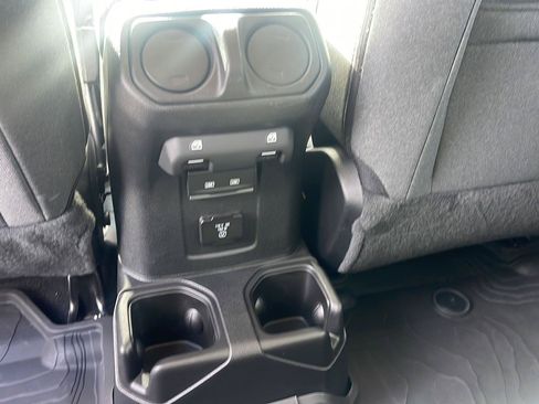 Used 2025 Jeep Wrangler Unlimited Sahara AWD/4WD image 35