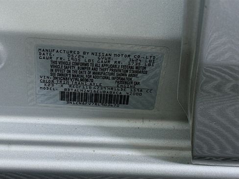 Used 2024 Nissan Versa SR FWD image 12