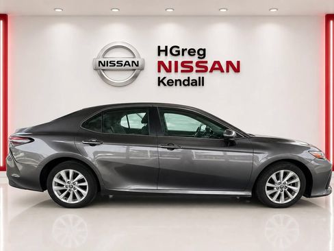 Used 2022 Toyota Camry LE FWD image 7