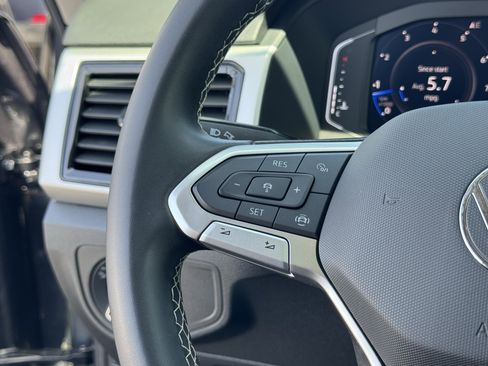 Used 2023 Volkswagen Atlas SE w/ Panoramic Sunroof Package FWD image 19