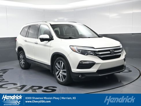 Used 2016 Honda Pilot Touring image 1