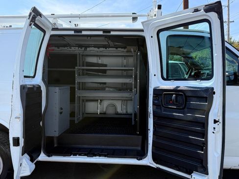 Used 2016 Chevrolet Express 2500 RWD image 16