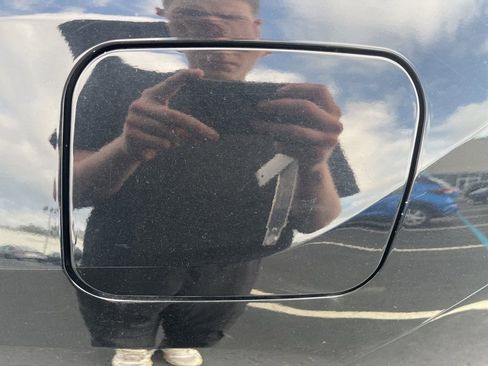 Used 2021 Toyota RAV4 XLE image 18