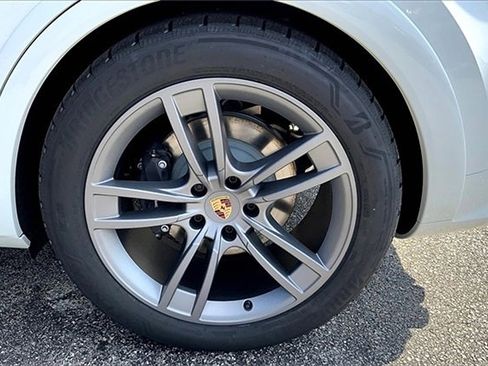 New 2025 Porsche Cayenne Coupe image 16