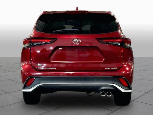 Used 2024 Toyota Highlander XSE AWD/4WD image 5