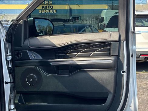 Used 2018 Ford Expedition Platinum image 24