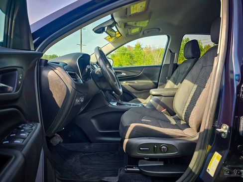 Used 2020 Chevrolet Equinox LT w/ Driver Convenience Package AWD/4WD image 12