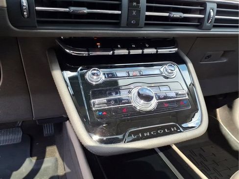 Used 2022 Lincoln Corsair Grand Touring w/ Towing Package AWD/4WD image 19