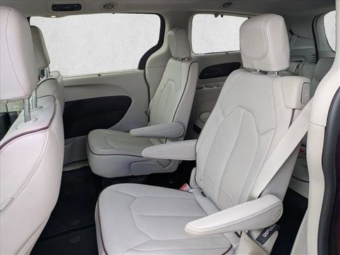 Used 2017 Chrysler Pacifica Limited w/ Advanced Safetytec Group image 16