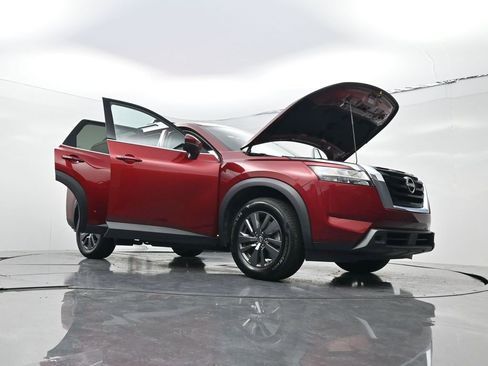 Used 2022 Nissan Pathfinder SV image 31