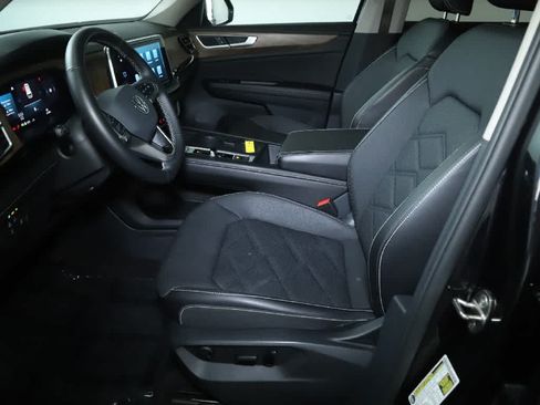 Used 2024 Volkswagen Atlas SE AWD/4WD image 19
