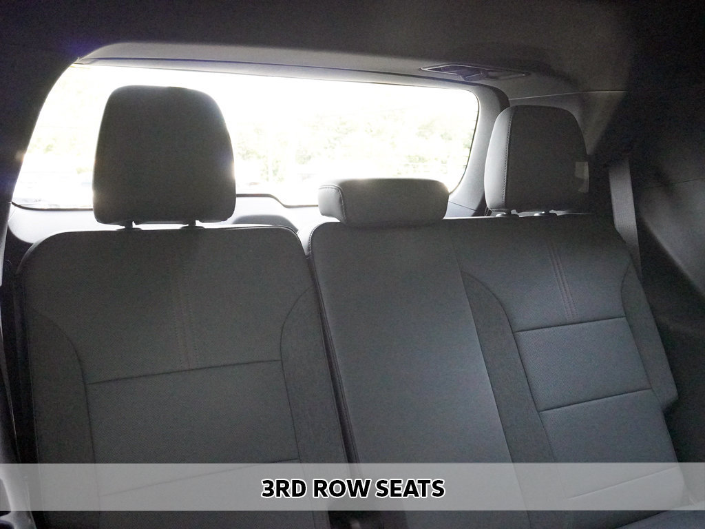 Used 2025 GMC Acadia AT4 w/ Luxury Package AWD/4WD image 12