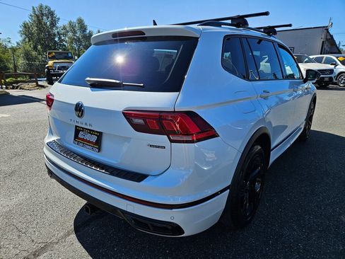 Used 2024 Volkswagen Tiguan SE R-Line AWD/4WD image 4