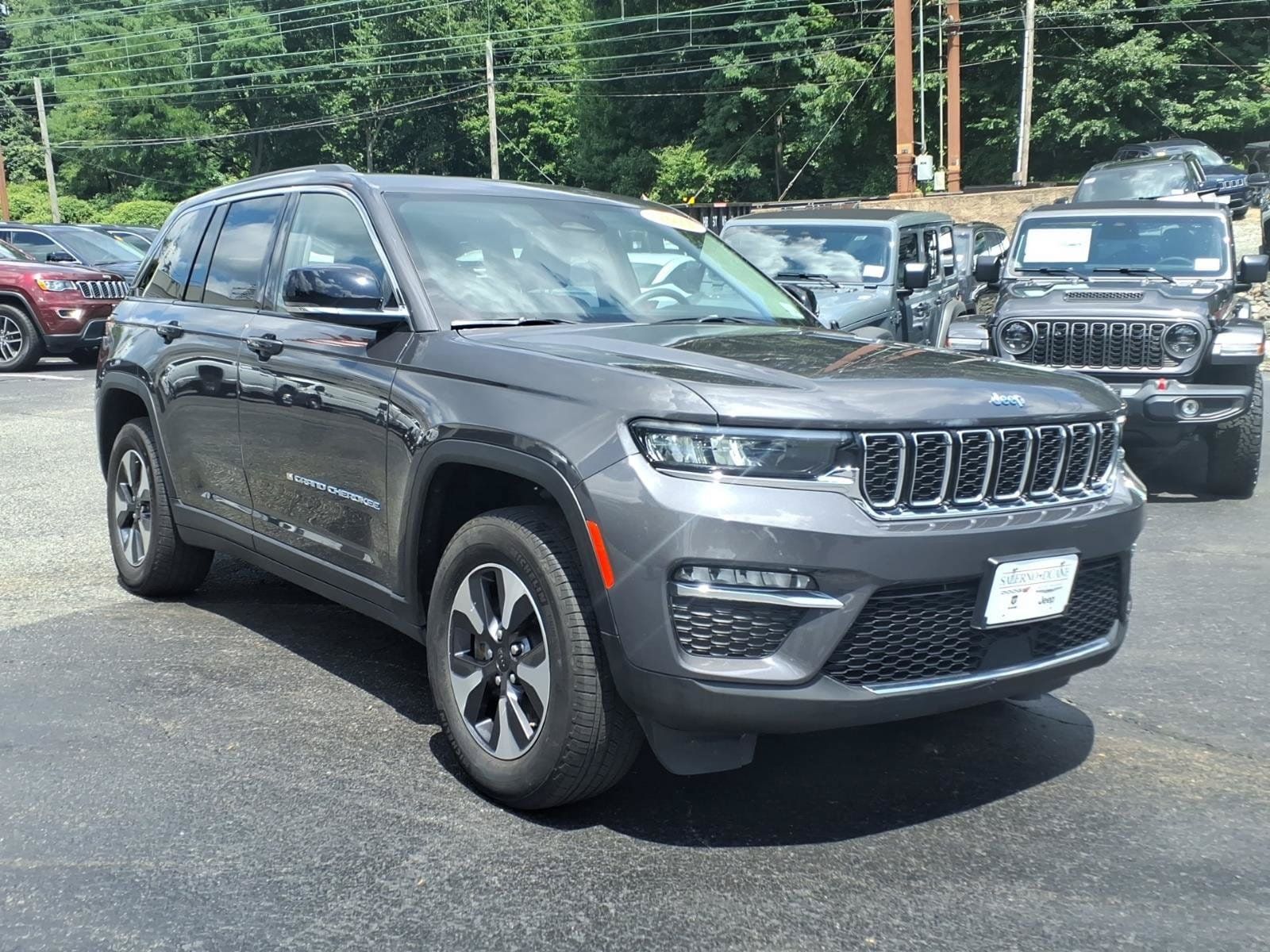 Used 2023 Jeep Grand Cherokee 4WD 4xe image 3
