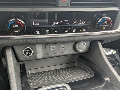 Used 2023 Nissan Rogue SV FWD image 25