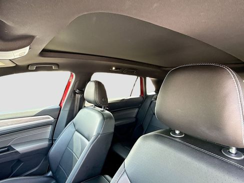 Used 2021 Volkswagen Atlas Cross Sport SE FWD image 27