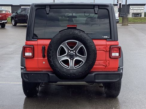Used 2019 Jeep Wrangler Sport AWD/4WD image 5