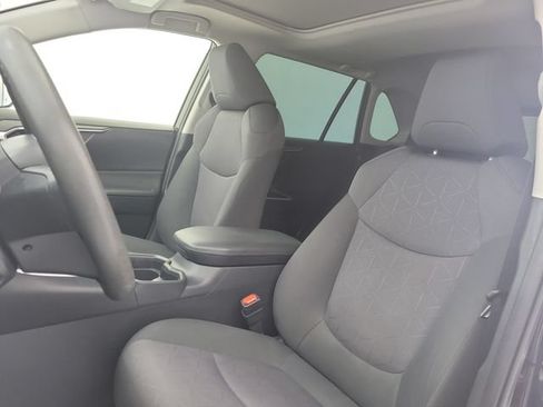 Used 2019 Toyota RAV4 XLE FWD image 18