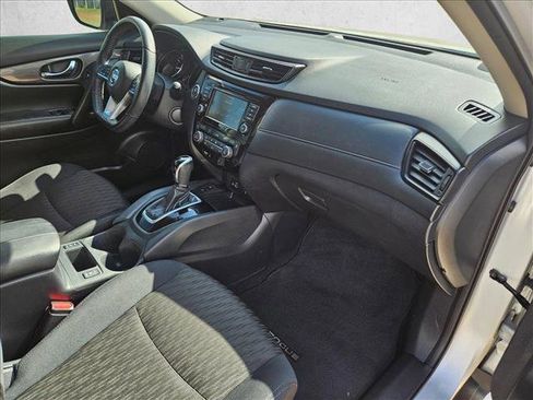 Used 2019 Nissan Rogue SV w/ Premium Package image 21
