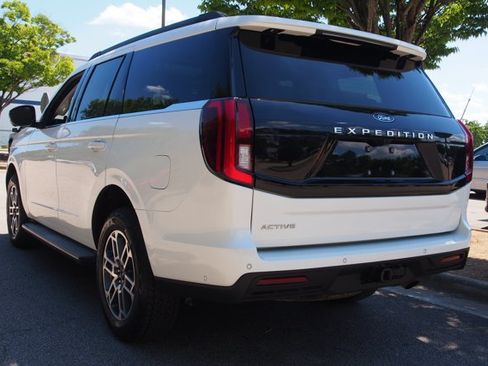 Certified 2025 Ford Expedition Active AWD/4WD image 5