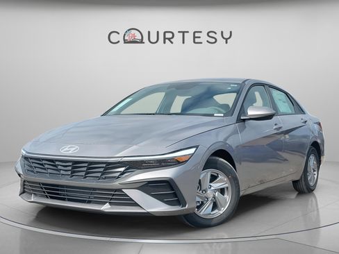 New 2026 Hyundai Elantra SE image 1